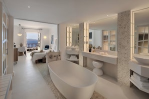 Ropa de cama de alta calidad y minibar 