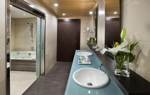 Minibar, in-room safe, desk, blackout curtains - NH Collection Sevilla (Seville)