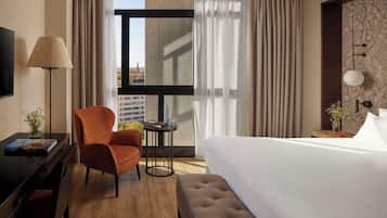 Minibar, coffres-forts dans les chambres, bureau, rideaux occultants