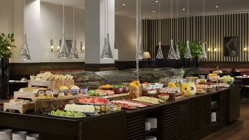 Café da manhã com buffet todos os dias mediante uma taxa