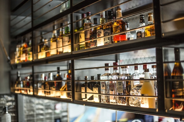 2 bar/dinlenme salonu