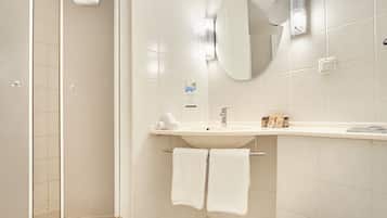 Artículos de tocador gratuitos, secador de pelo, batas, pantuflas