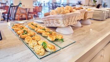 Se sirven desayunos, almuerzos y cenas