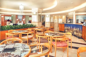Bar (trong khuôn viên)