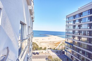 Minibar, in-room safe, desk, laptop workspace - Continental Forum Constanta (Constanta)