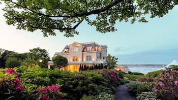The Chanler at Cliff Walk