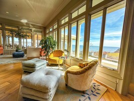 2 restaurants, lunch, dinner served; Modern European cuisine