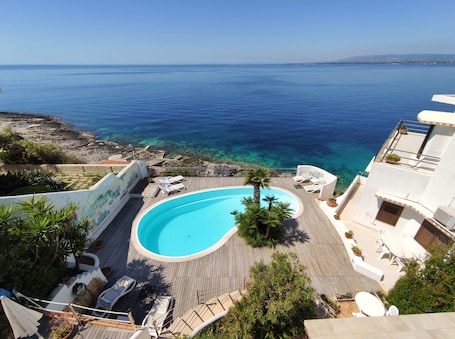 Exterior. La Rosa sul Mare
