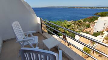 Superior Apartment, 1 Bedroom | Minibar, in-room safe, individually furnished, blackout curtains