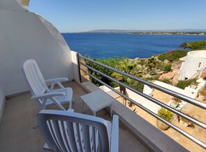Superior Apartment, 1 Bedroom | Minibar, in-room safe, individually furnished, blackout drapes