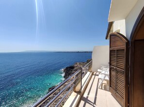 Superior Apartment, 1 Bedroom | Minibar, in-room safe, individually furnished, blackout drapes - La Rosa sul Mare (Syracuse)