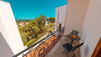 Chambre Supérieure Double ou avec lits jumeaux, vue mer | Vue depuis le balcon