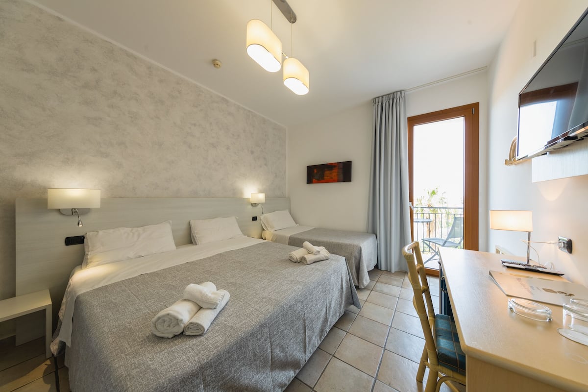 Superior Triple Room, Balcony, Sea View | 1 bedroom, minibar, in-room safe, desk
