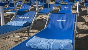 Privatstrand in der Nähe, weißer Sandstrand