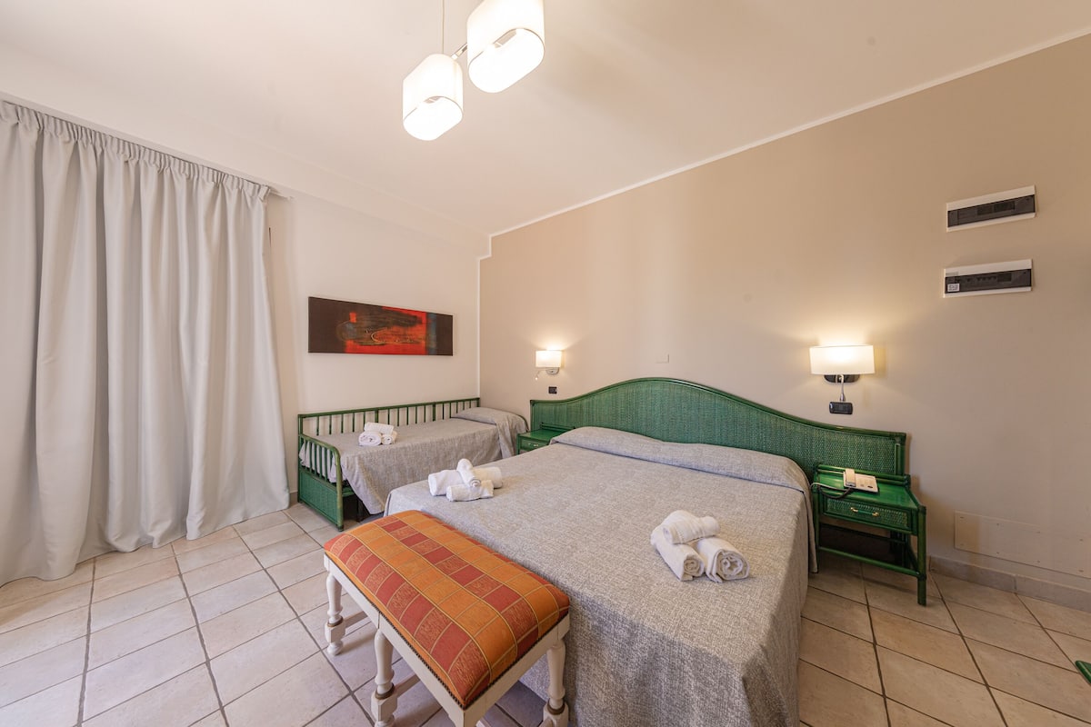 Superior Triple Room, Balcony, Garden View | 1 bedroom, minibar, in-room safe, desk