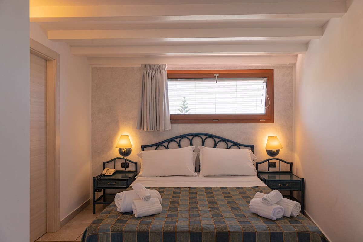 Exclusive Room, Sea View, Tower | 1 bedroom, minibar, in-room safe, desk