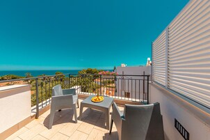 Habitación exclusiva, vistas al mar, en una planta alta | Terraza o patio