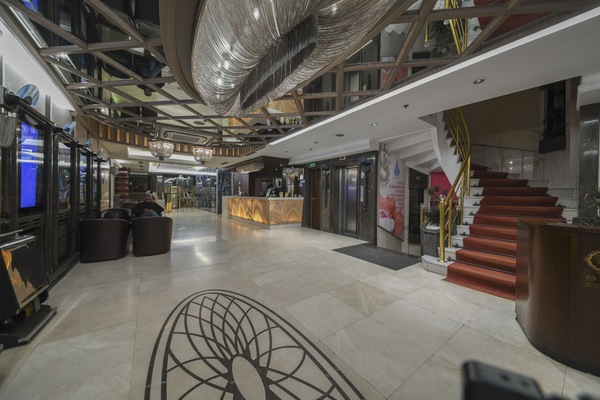 Lobby lounge