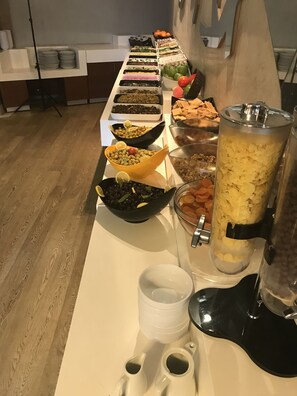 Desayuno buffet todos los días (con cargo)