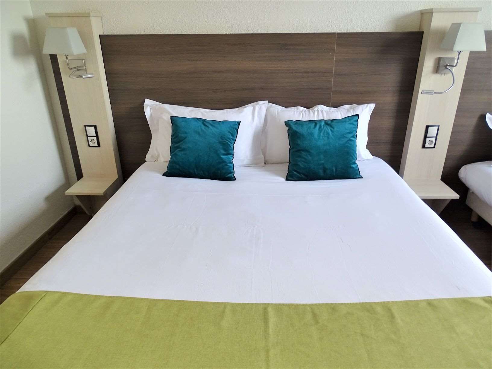 Bureau, Wi-Fi gratuit, draps fournis