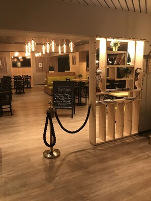 Lobby sitting area - Eurohotel Airport Orly Rungis (Fresnes)