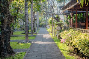 Garden - Griya Santrian a Beach Resort & Spa (Denpasar)