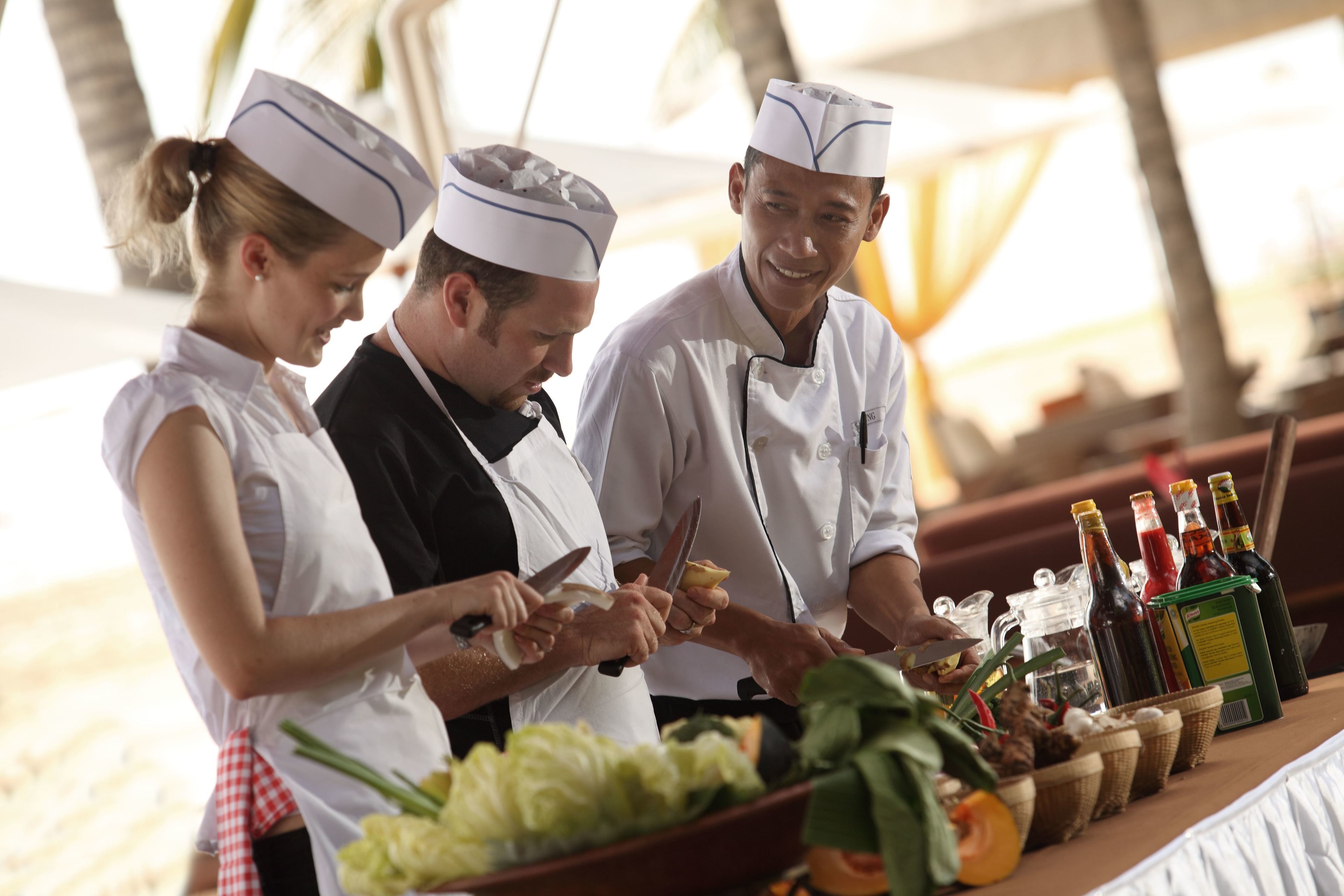 2 restaurants, breakfast, lunch, dinner served; asian cuisine