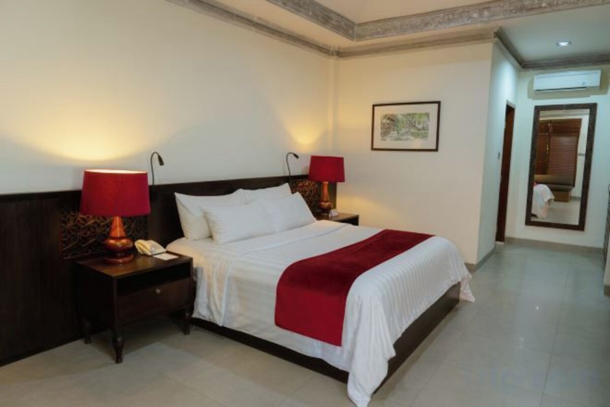 In-room safe, desk, blackout curtains, free WiFi