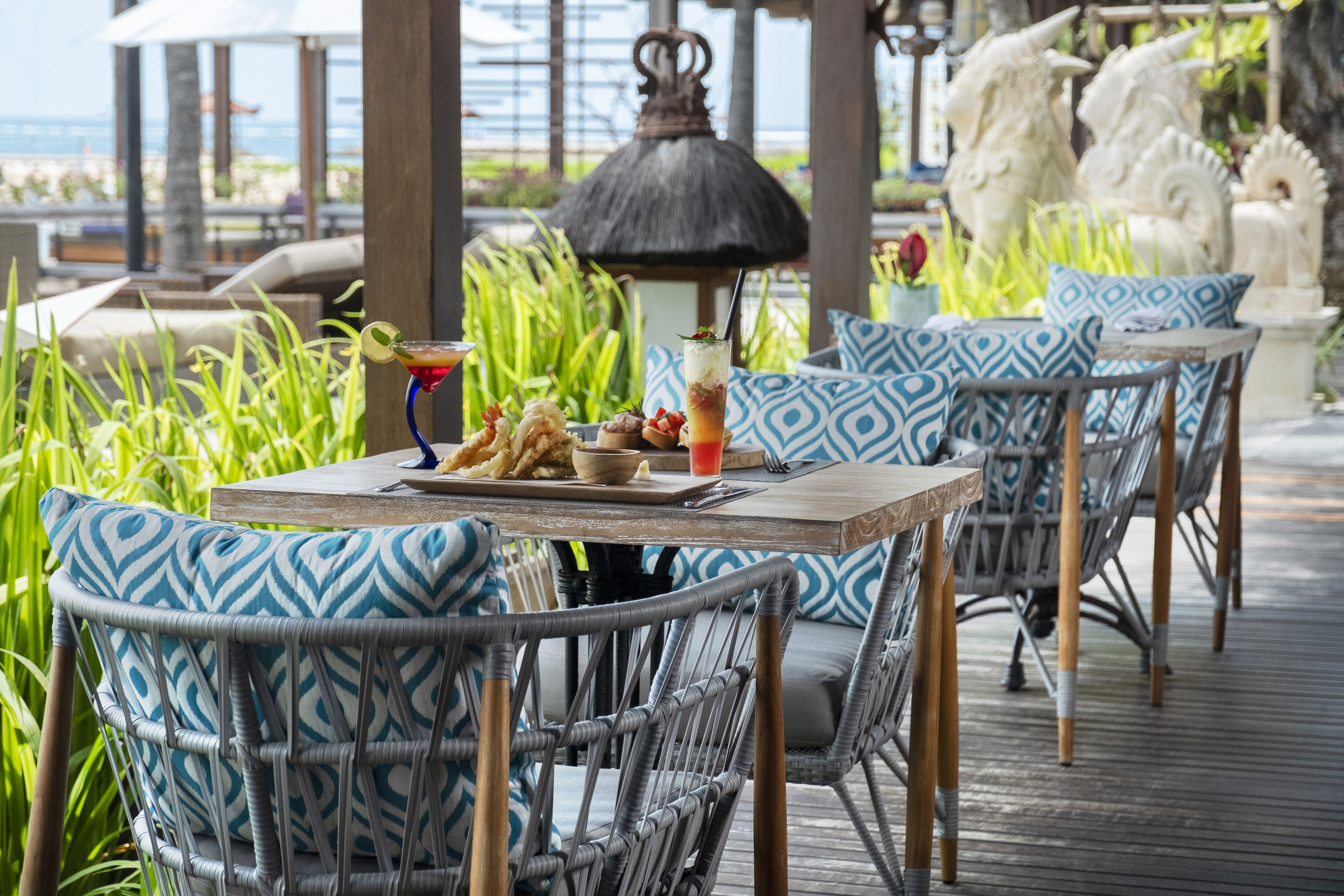 Desayuno buffet diario (IDR 225000 por persona)