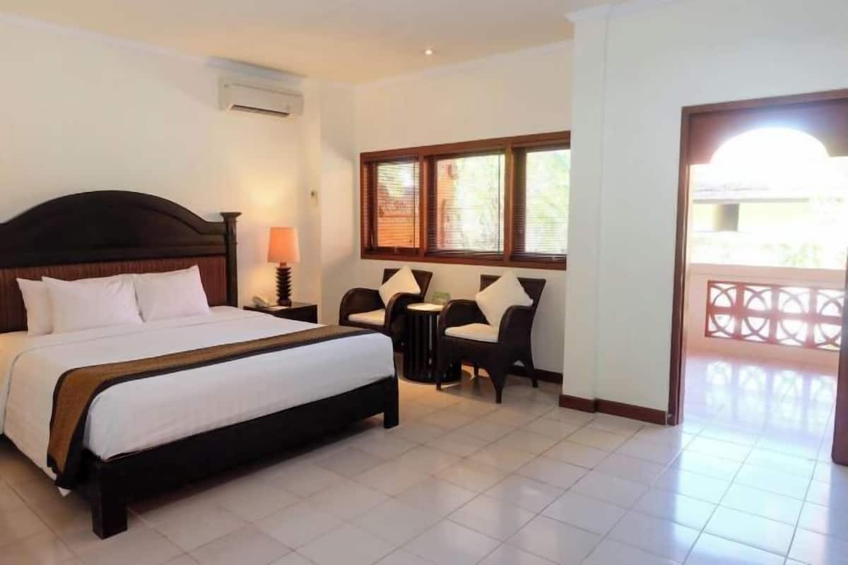 In-room safe, desk, blackout drapes, free WiFi