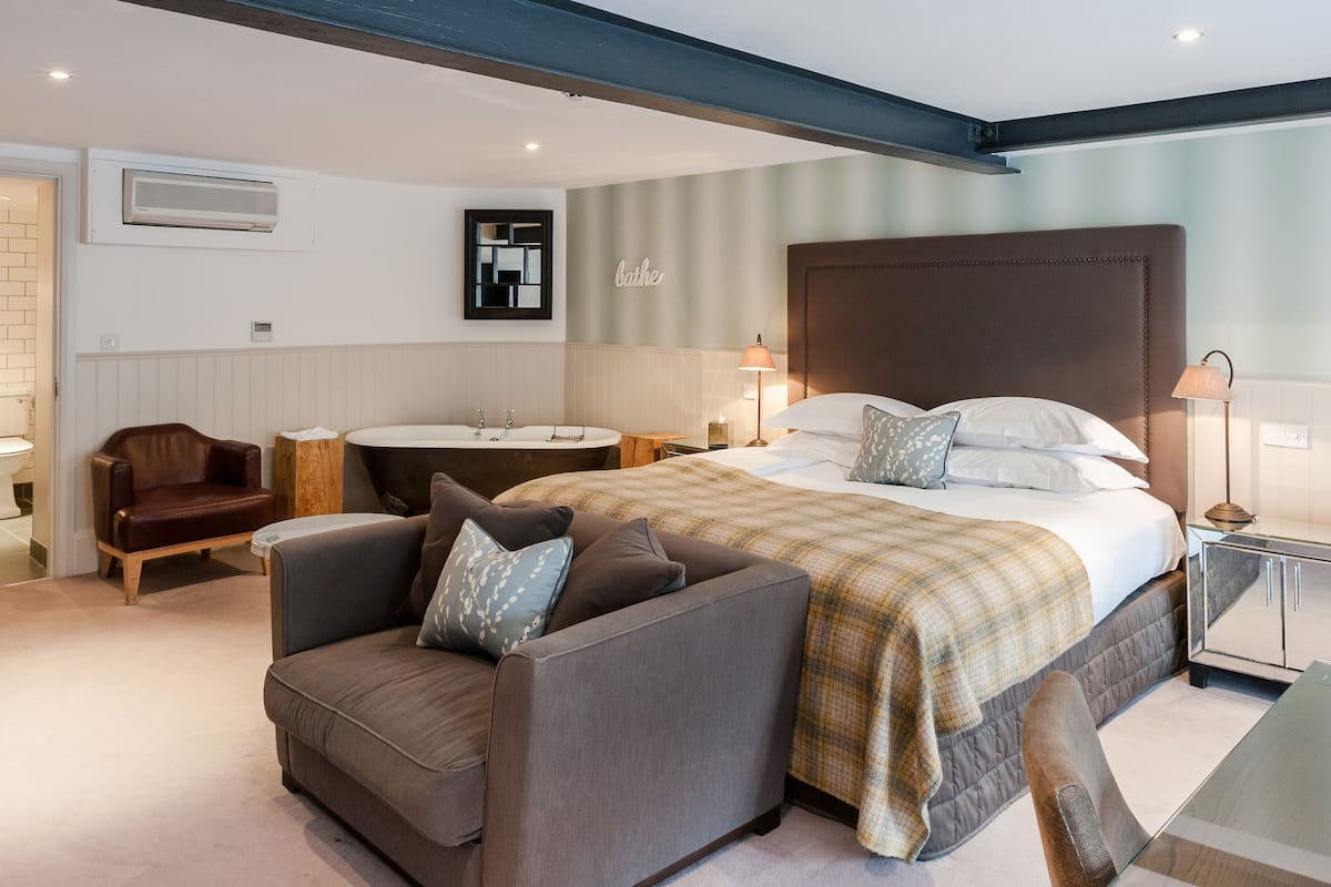 luxe junior suite | premium bedding, minibar, individually decorated, individually furnished