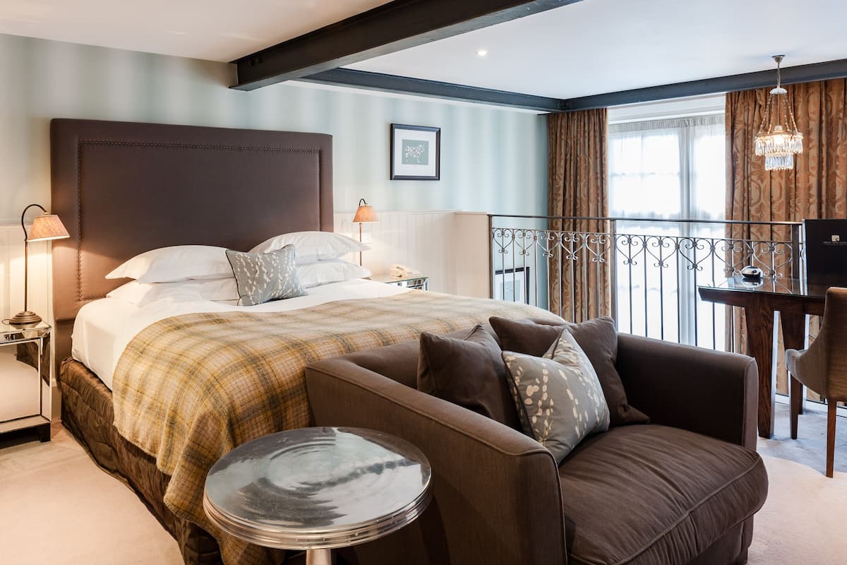 premium bedding, minibar, individually decorated, individually furnished