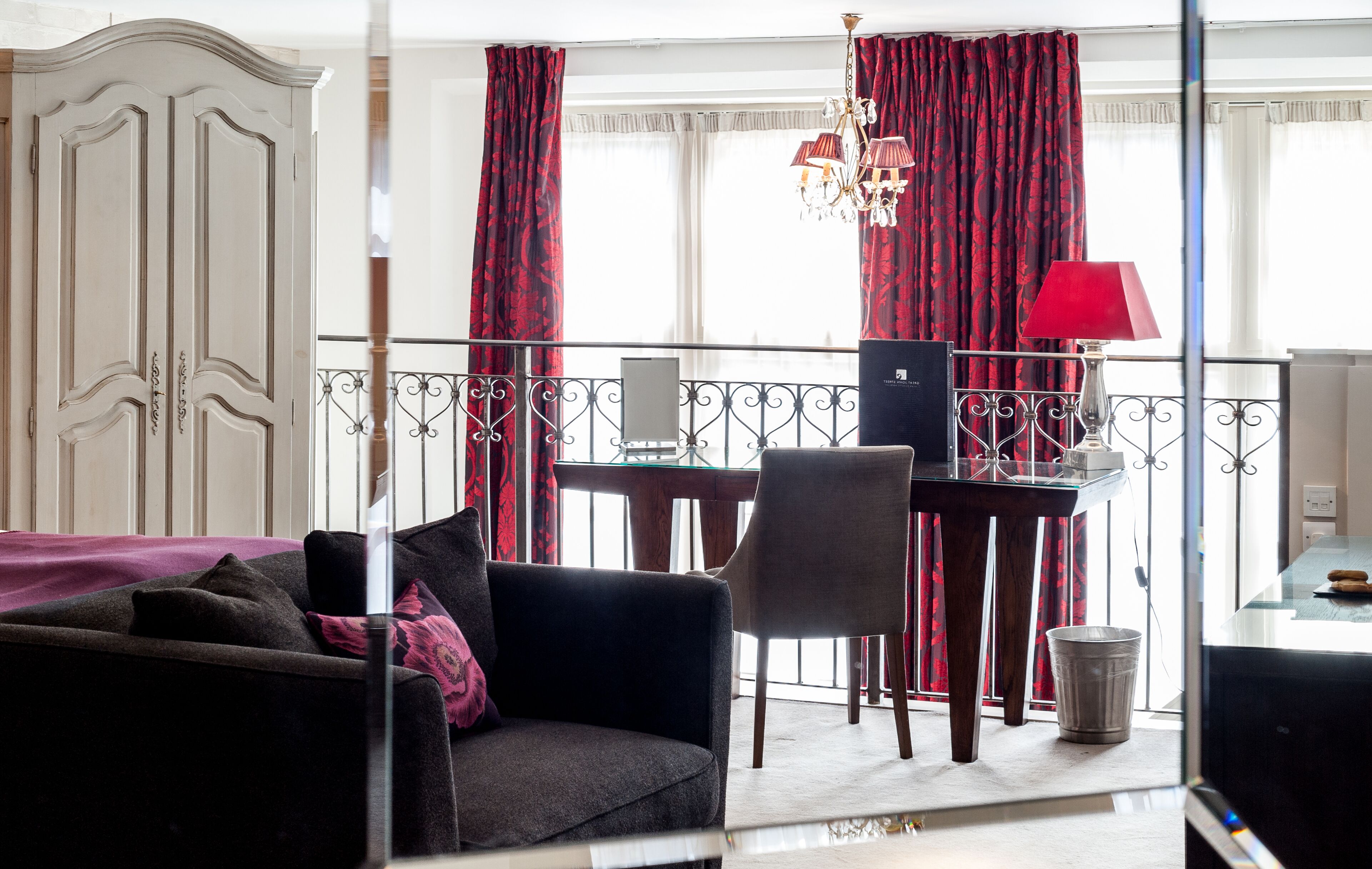 luxe junior suite | living room | tv, dvd player, ipod dock