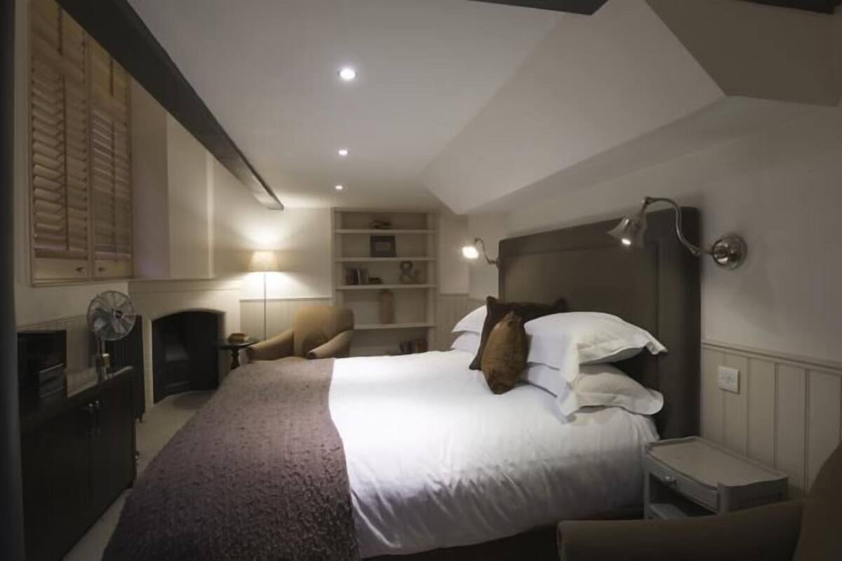 grand double room (boudoir) | premium bedding, minibar, individually decorated, individually furnished