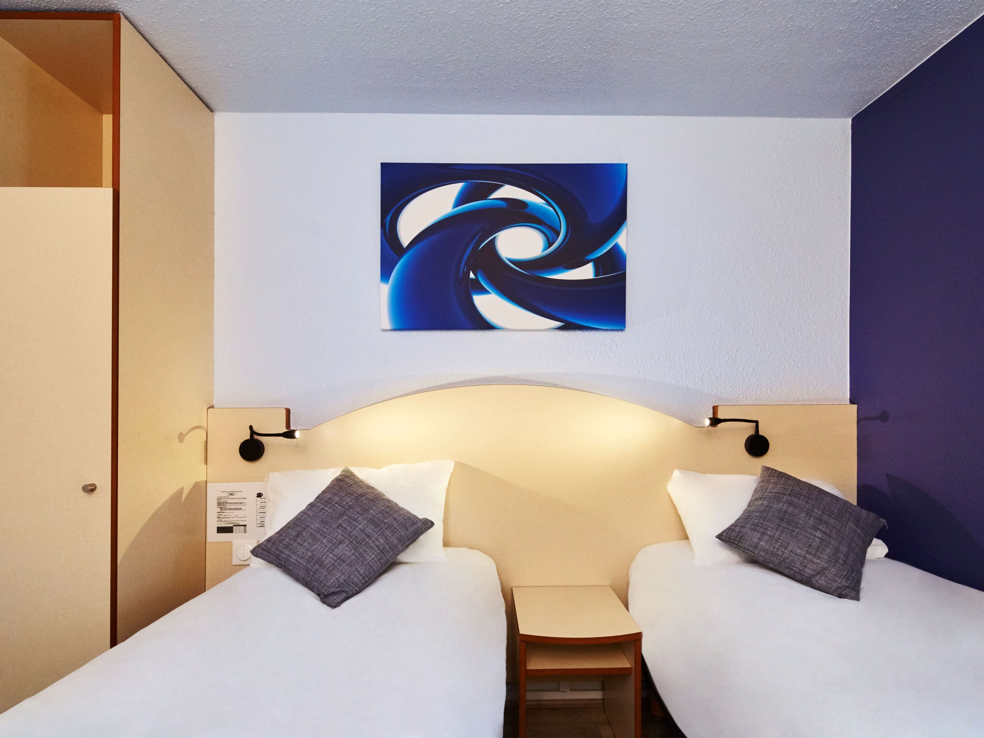 standard room, 2 single beds | premium bedding, individually decorated, individually furnished, desk