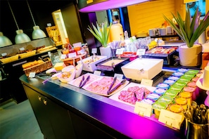 Desayuno buffet todos los días (con cargo)