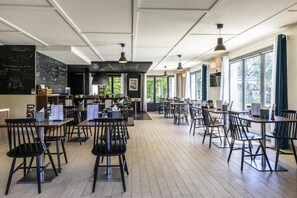 Déjeuner servi sur place, cuisine française