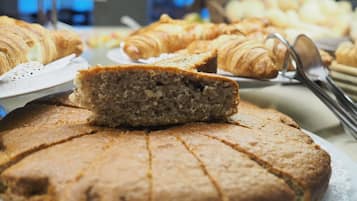 Desayuno buffet diario (EUR 11.00 por persona)