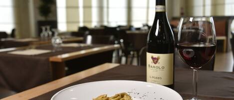 아침 식사, 점심 식사 및 저녁 식사 제공