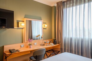 Superior Room, 1 King Bed | Down comforters, desk, blackout drapes, soundproofing - Tulip Inn Turin West (Rivoli)