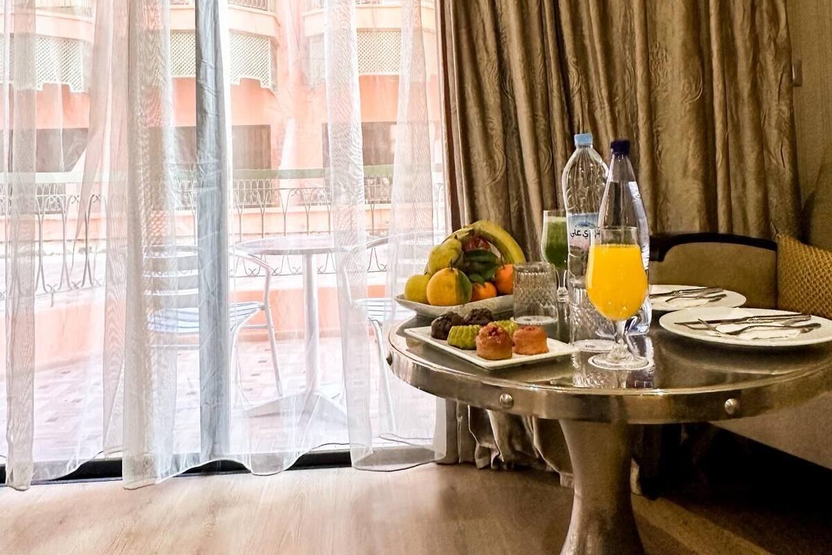 Ropa de cama de alta calidad, minibar, caja fuerte