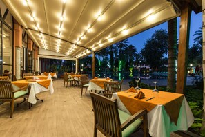 3 restaurantes, café da manhã, culinária marroquina