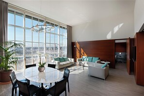 Suite (Scrigno) | Living area | Smart TV, pay films - DoubleTree by Hilton Turin Lingotto (Turin)