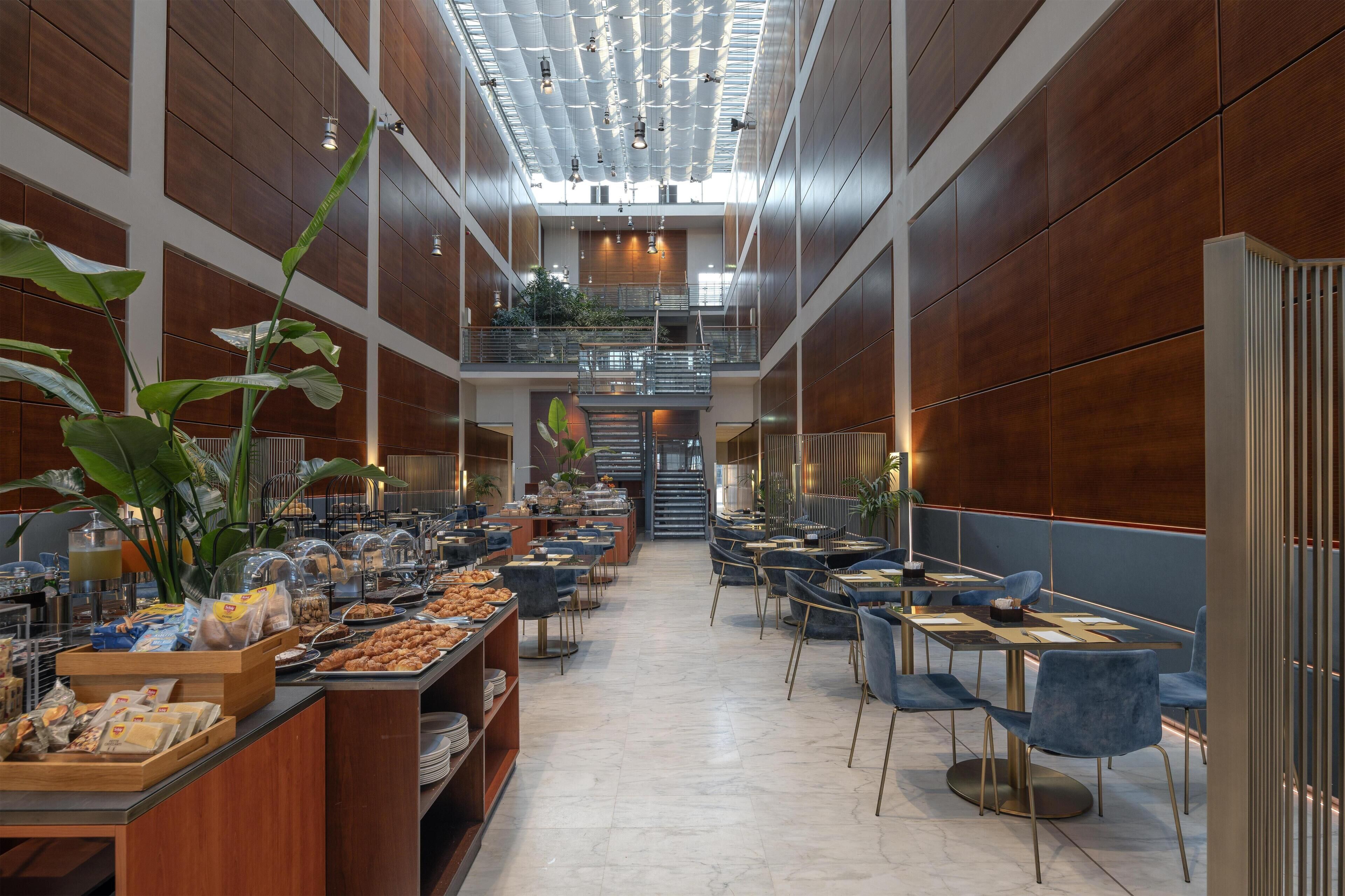 Café da manhã com buffet todos os dias mediante uma taxa