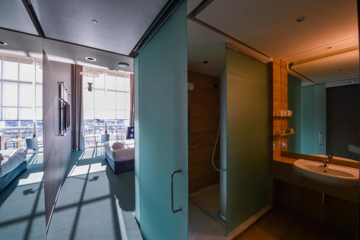 客房 (Queen Guest Room with Sofa) | 防过敏的被褥、羽绒被、迷你吧、客房内保险箱