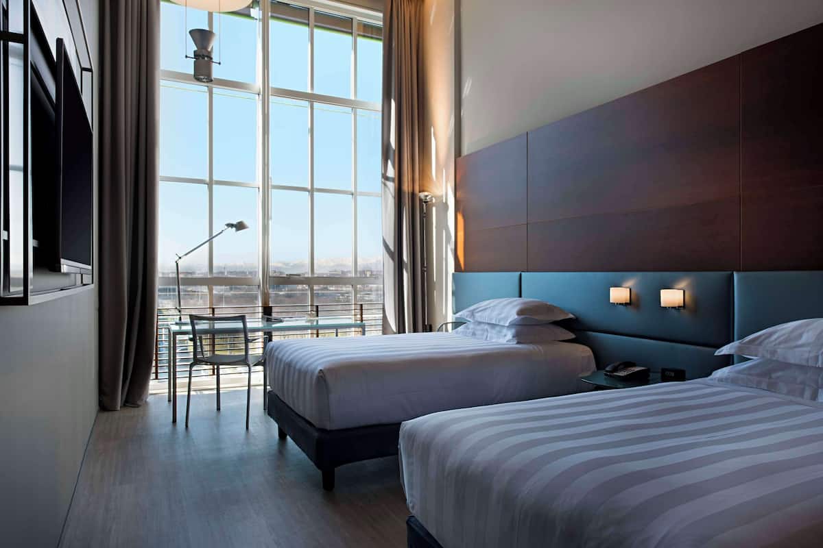 Hypo-allergenic bedding, down duvets, minibar, in-room safe