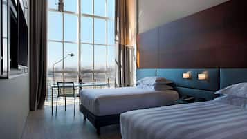 Ropa de cama hipoalergénica, edredones de plumas, minibar y caja fuerte