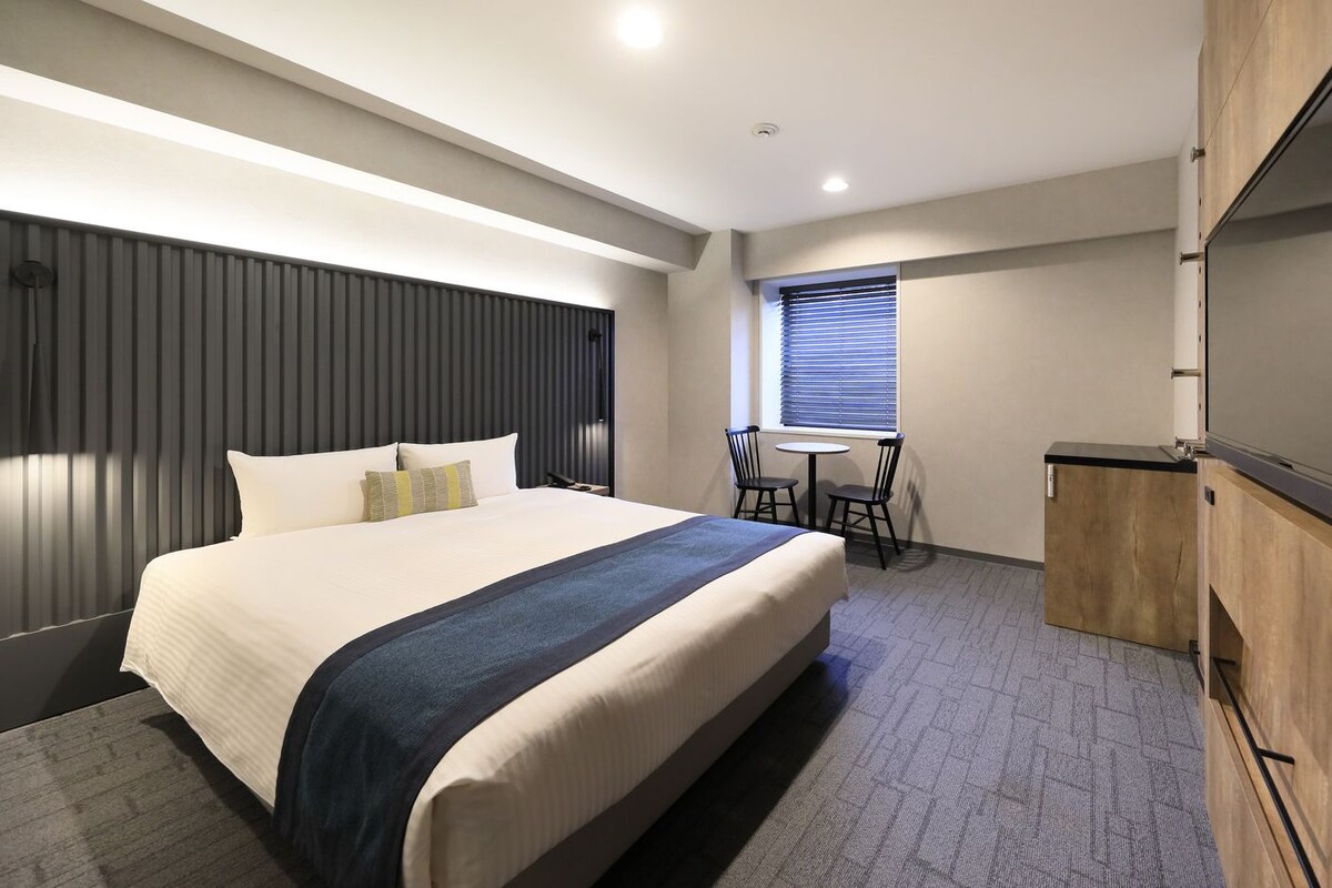 Edredón, caja de seguridad en la habitación, wifi gratis y ropa de cama
