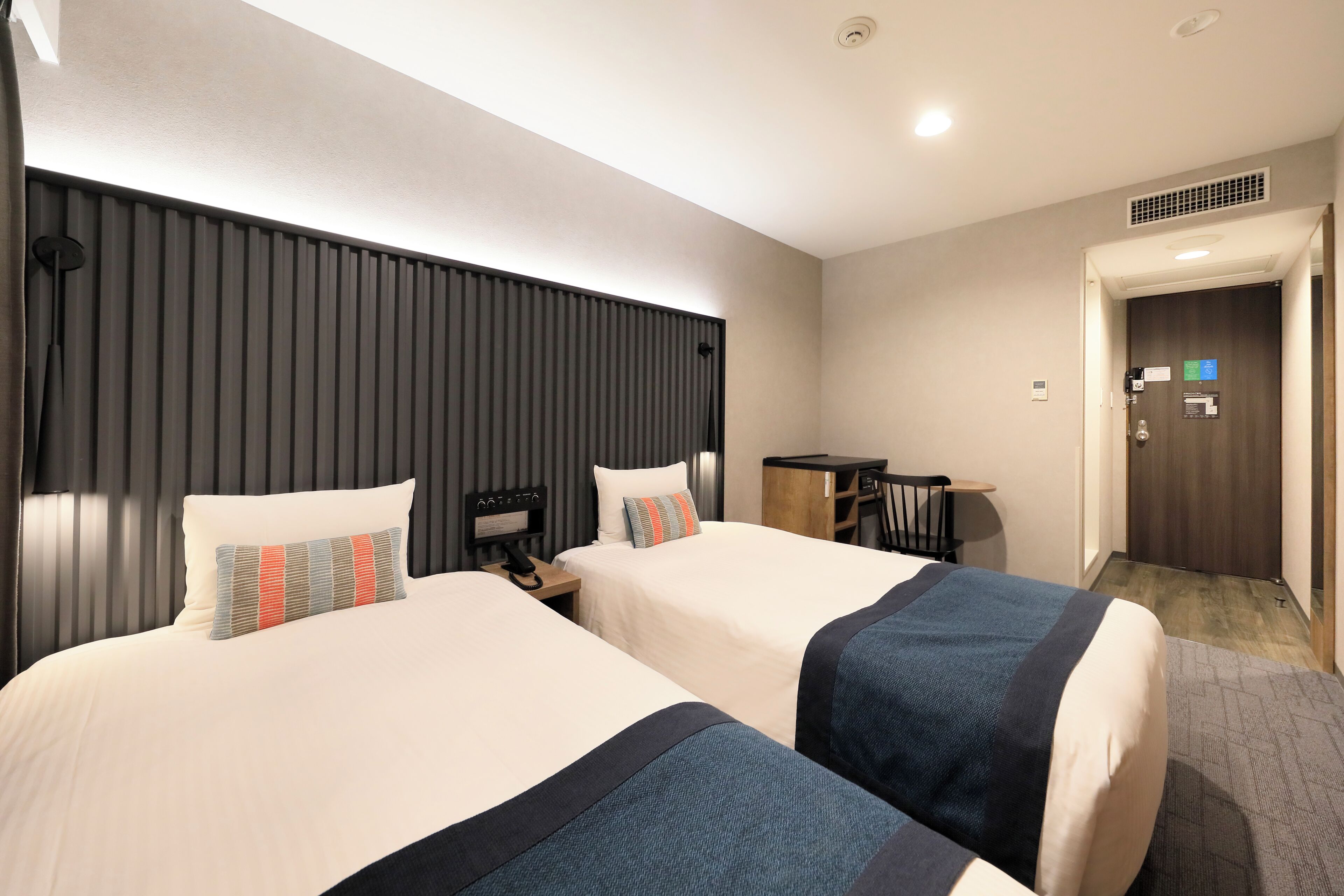 17 Sqm, Superior Twin Room (Bed Type: Single bed is arranged) | Down comforters, in-room safe, WiFi (free), bed sheets