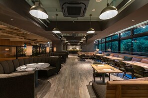 2 restaurants, breakfast, lunch, dinner served; Spanish cuisine - THE KNOT TOKYO Shinjuku (Tokyo)